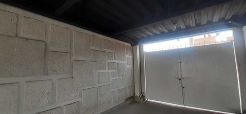 En Renta San Lorenzo Tepaltitlan, Edificio De 2 Plantastoluca