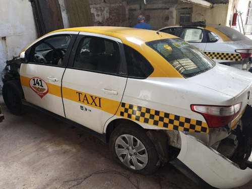 Grand Siena 2018. Ex Taxi, Siniestrado