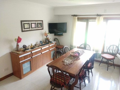 Imagen 4 de 17 de Excelente Chalet - Reciclada. Pileta Y Parrrilla