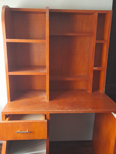 Vendo Escritorio (buena Madera)