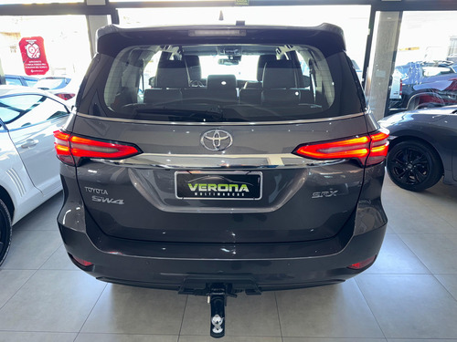 Toyota Hilux SW4 2.8 D-4D TURBO DIESEL SRX 7L 4X4 AUTOMÁTICO