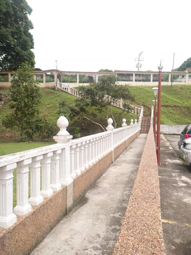 Imagen 10 de 21 de Venta De Apto. Los Teques, Urb. Simón Bolívar.