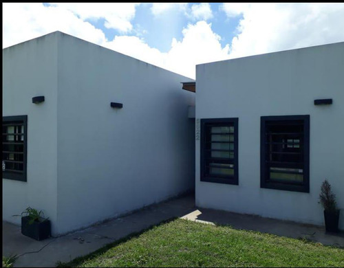 Casa En Venta De 2 Dormitorios La Plata ( La Hermosura)