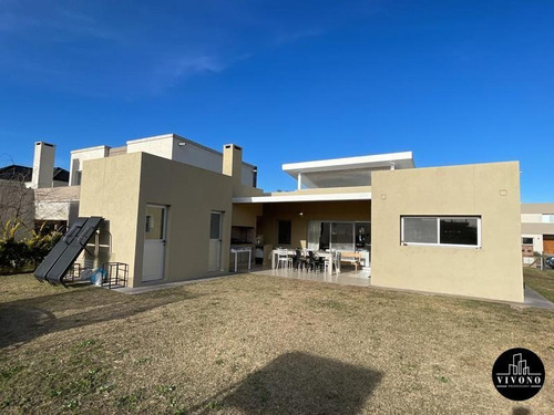 Imagen 20 de 28 de Casa - Puertos Del Lago