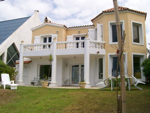 Casa En Alquiler Por Temporada De 4 Dormitorios En Montoya (ref: Atm-666)