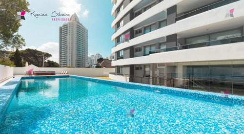 Venta De Apartamento De 2 Dormitorios Y Dependencia En Torre Esmeralda Punta Del Este