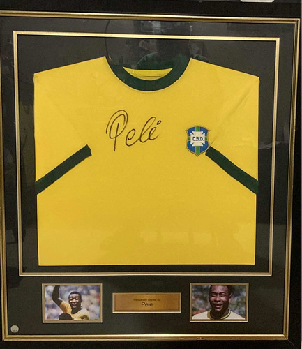 Camiseta Enmarcada Y Firmada Por El Rey Pele, Certificada