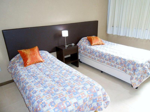 Casa De 4 Ambientes Con Piscina In-out Pinamar