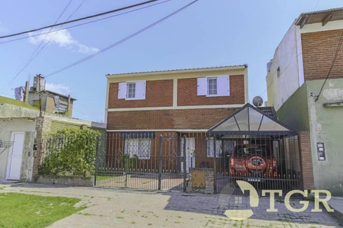 Oport X Viaje - Imponente Casa En Lote Propio. Ideal Dos Familias.