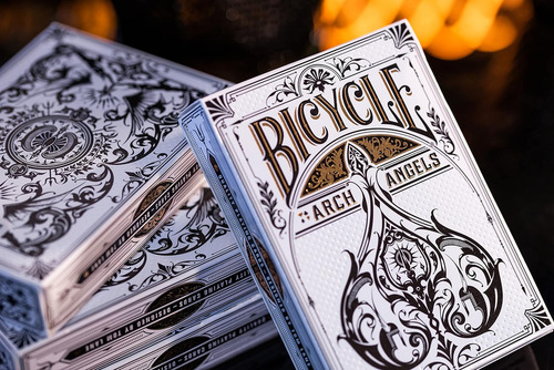 Arcanjos De Bicicleta Jogando Cartas