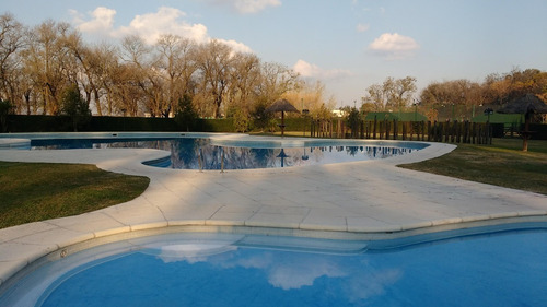 Imagen 8 de 10 de Casa En Venta En El Barrio La Magdalena Canning - Galería Y Piscina - Financiación