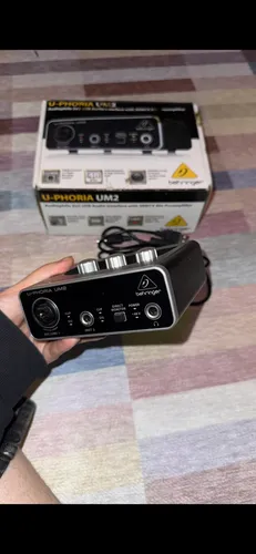 Interfaz De Audio Behringer U-phoria Um2 Negra (Usado)