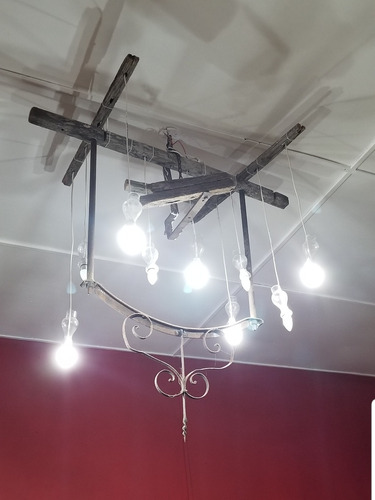 Imagen 2 de 3 de Araña Madera Y Hierro.