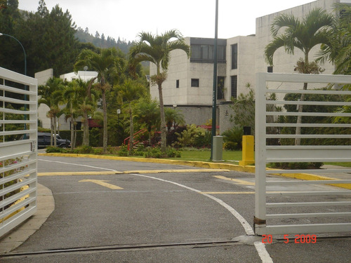 Imagen 1 de 30 de Venta Townhouse 330 M2 Urb. La Cabaña, Los Geranios