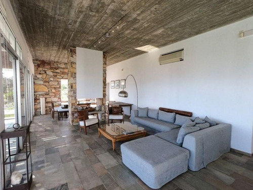 Casa 4 Dormitorios En Punta Ballena, Maldonado
