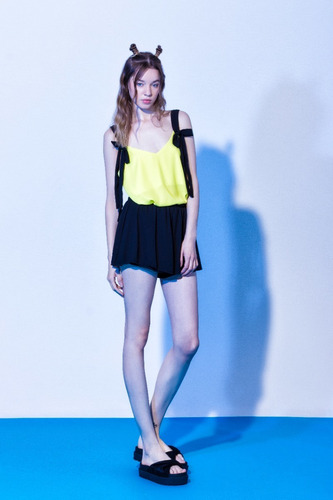 Imagen 2 de 4 de Sandalia Peep Toe De 2 Bandas C/ Recorte Y Pulsera Integrada