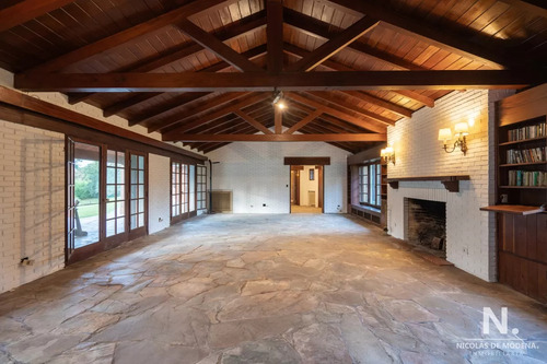En Venta Casa De 4 Dormitorios, Con Agradable Entorno En Golf, Punta Del Este.