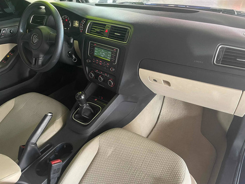 Imagen 12 de 15 de Volkswagen Jetta 2014 2.5 Style Mt