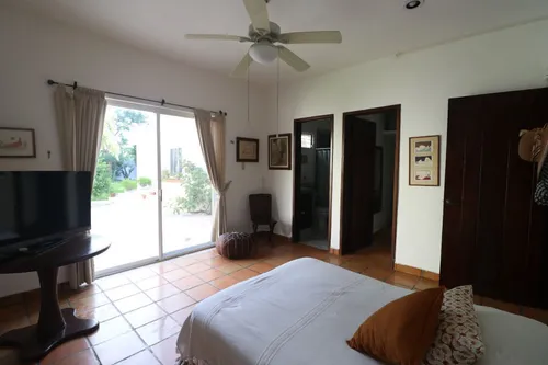 Residencia Con Paneles Solares, En Venta, En Temozón Norte