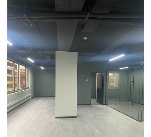 Excelente Oficina Ubicada En El Sector El Golf Las Condes