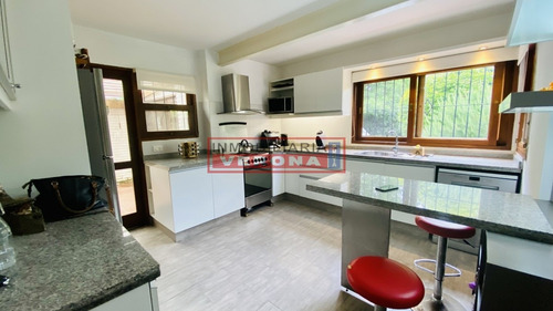 Impecable Chalet En El Corazón De Las Paradas- Ref: 6800