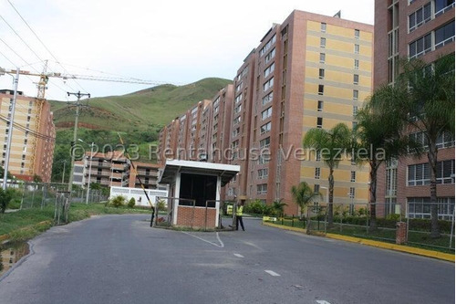 Apartamento En Venta, Ubicado En El Encantado.