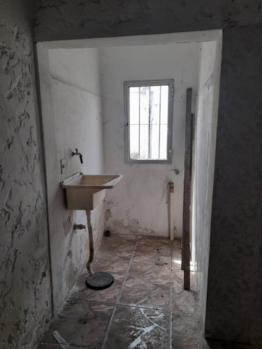 Local Con Casa 600 M2 $70000 Acropolis Casi Saravia