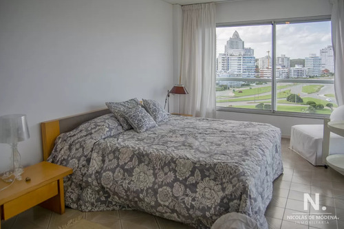 Apartamento En Venta En Zona Privilegiada