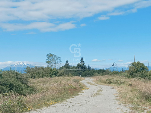 A Orilla De Carretera, Área Turística, Industrial.