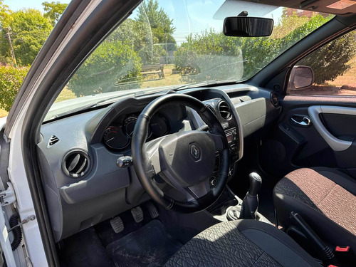 Imagen 9 de 17 de Renault Duster Oroch 1.6 (( Gl Motors )) Financiamos 100%