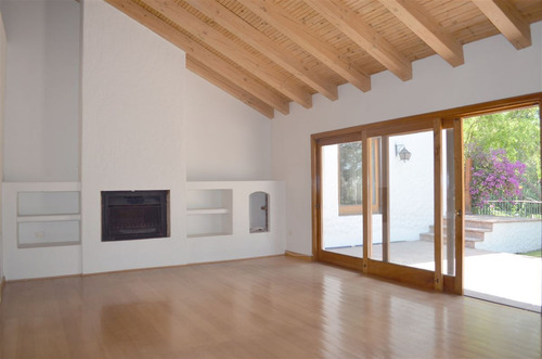 Casa En Venta Lo Barnechea De 5 Dorm. En Lo Barnechea
