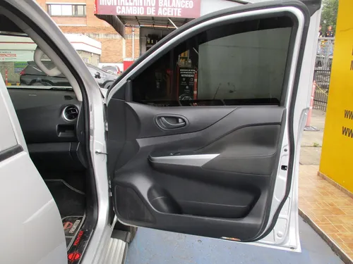 Nissan Frontier Doblecabina 4x2 2500cc Mt Aa