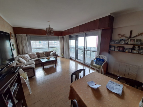 Imagen 2 de 14 de Impecable Y Amplísimo Semipiso A La Calle Con Balcón, Cochera Y Visra Al Mar En Inmejorable Ubicación, 140 M2