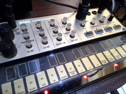 Sintetizador Analogico Korg Volca Keys