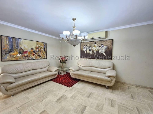 Casa Moderna En Venta Urb El Castaño Zona Privada Con Planta Electrica Y Piscina Se Vende Amoblada Kg:24-19915