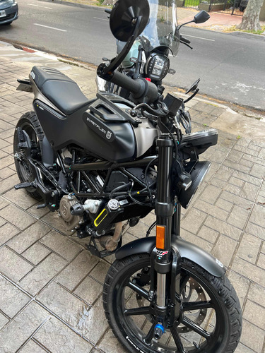 Husqvarna Svartpilen 200 2022