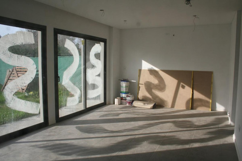 Imagen 4 de 21 de Casa De 2 Dormitorios En Venta Parrilla Jardín Roldan
