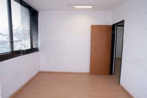 Imagen 1 de 29 de Moderna Y Luminosa Oficina, Amplia, Con Varios Despachas