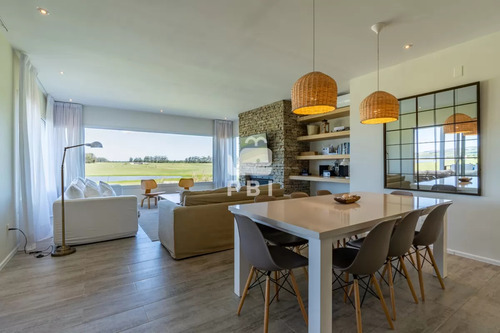 Casa 6 Dormitorios En Laguna De Los Cisnes, Punta Ballena - Ref : Pbi2871