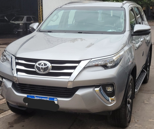 Toyota Hilux SW4 SRX 4x4 7 asientos