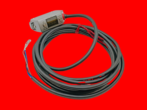 Keyence Red Laser Sensor Cmos 10-30vdc Pnp Lcd