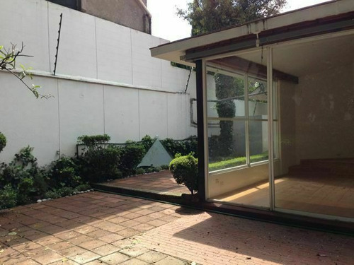 Imagen 1 de 14 de Casa En Venta En Bosques De Las Lomas Con Uso De Suelo Para