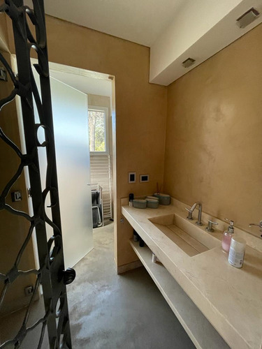 Imagen 19 de 30 de Venta Casa Moderna Y De Categoria En Parque Leloir