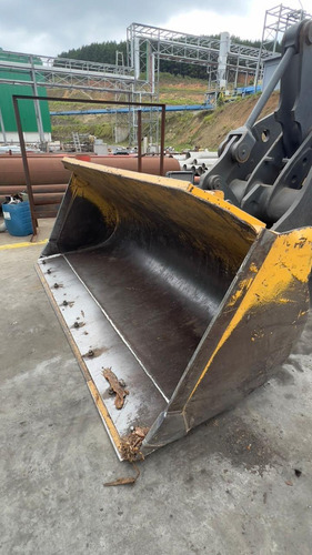 Pá Carregadeira Volvo L90e Com Engate Rápido