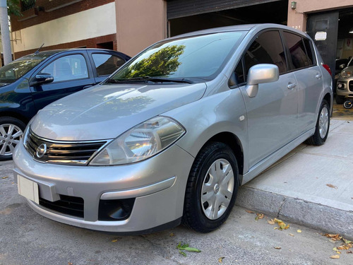 Imagen 1 de 15 de Nissan Tiida 1.8 Visia 5 P 2013