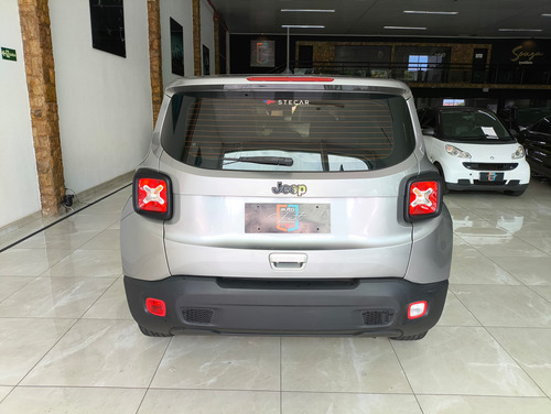 Jeep Renegade 1.8 Flex Aut. 5p