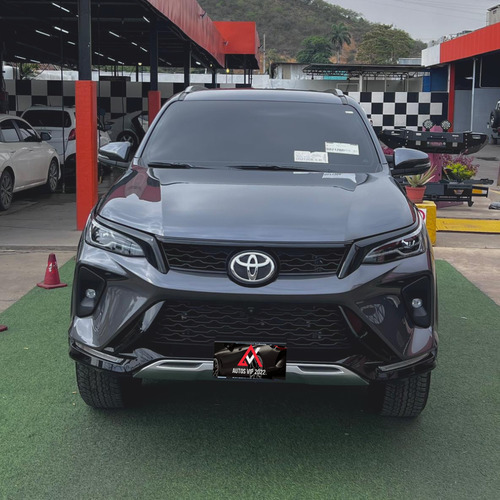 Toyota Fortuner Srx V6