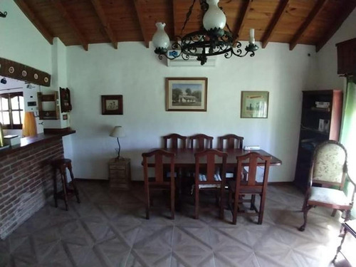 Imagen 23 de 30 de La Celia. Lote 1600m2. 4amb. Quincho/ Pileta/ Jardín