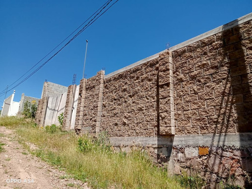 Terreno En Venta Con Construcción En Obra Negra Y Muy Cercan