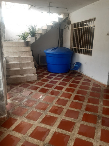 Imagen 2 de 10 de Casa Ubicada En Turmero-macaro
